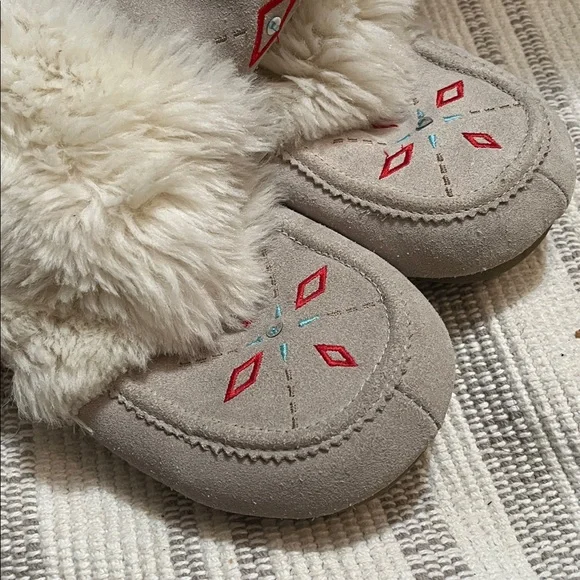 Airwalk Beige Fur-Lined Boots - Picture 3 of 7